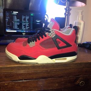 Air Jordan 4 “Toro Bravo”